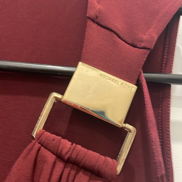 MICHAEL Michael Kors Sz M Drape Sleeveless Blouse in Burgundy - Picture 3 of 7
